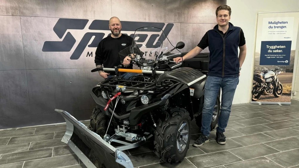 Thomas og Martin foran en Yamaha Grizzly 700 EPS SE, Yamaha Grizzly EPS SE, Speed Motorcenter, SpeedMC, MC, ATV, firhjuling, firehjuling