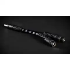 <strong data-end="58" data-is-only-node="" data-start="0">Gerbing Splitter &ndash; Koble to varmeplagg til ett batteri</strong><br data-end="61" data-start="58" />
Gerbing Splitter gj&oslash;r det enkelt &aring; koble <strong data-end="127" data-start="102">to 12V varmeprodukter</strong> &ndash; som hansker og jakke &ndash; til &eacute;n str&oslash;mkilde. Den er <strong data-end="210" data-start="179">kompakt, lett og kompatibel</strong> med alle Gerbing 12V-systemer, og gir deg effektiv str&oslash;mdeling uten behov for ekstra batterier. Perfekt for motorsyklister som vil ha <strong data-end="380" data-start="345">maksimal varme og fleksibilitet</strong> p&aring; tur.