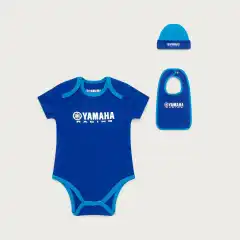 <p data-end="295" data-start="0"><strong data-end="64" data-start="0">Yamaha Paddock Blue Baby Gavesett &ndash; body, lue og smekke 👶💙</strong><br data-end="67" data-start="64" />
Gi familiens yngste en sporty start med <strong data-end="144" data-start="107">Yamaha Paddock Blue Baby Gavesett</strong>! Dette sjarmerende settet inkluderer <strong data-end="205" data-start="182">body, lue og smekke</strong> i klassisk <strong data-end="233" data-start="217">Yamaha-bl&aring;tt</strong>, med <strong data-end="263" data-is-only-node="" data-start="239">trykte Yamaha-logoer</strong> og <strong data-end="292" data-start="267">sporty kontrasts&oslash;mmer</strong>. Laget i <strong data-end="337" data-start="305">100 % myk og pustende bomull</strong>, som er sk&aring;nsom mot babyens hud og gir maksimal komfort hele dagen. Bodyen har <strong data-end="445" data-start="417">praktisk trykknapp&aring;pning</strong> for enkel p&aring;- og avkledning. Perfekt gave til <strong data-end="515" data-start="495">nybakte foreldre</strong>, <strong data-end="532" data-start="517">baby shower</strong> eller som barnets <strong data-end="576" data-start="551">f&oslash;rste Yamaha-antrekk</strong>! 100 % myk bomull &ndash; pustende og behagelig. Inneholder body, lue og smekke. Trykknapp&aring;pning i skrittet. Sporty kontrasts&oslash;mmer og Yamaha-logoer. St&oslash;rrelser: 0&ndash;8 mnd. Et ideelt gavevalg for sm&aring; Yamaha-fans i startgropa!</p>
