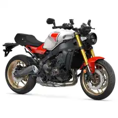 XSR900 er en utmerket kj&oslash;remaskin, enten det er p&aring; svingete veier eller &aring;pne og rette strekninger - den passer like godt til begge deler. Den er utstyrt med en moderne elektronikkpakke som gir f&oslash;reren overlegen kontroll i alle situasjoner. Med b&aring;de sportslig Quick Shifter og en avslappende cruisekontroll, velger du selv kj&oslash;restil med denne 3-sylindrede muskelmaskinen. 