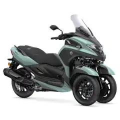 Tricity 300 er klar til &aring; forandre livet ditt. Ettersom denne 3-hjuls scooteren gir en ny opplevelse av stabilitet og trygghet &ndash; og siden den er den letteste og stiligste modellen i klassen, er den det smarteste valget for bykj&oslash;ring. Og den gode nyheten er at mange kan kj&oslash;re den p&aring; B*-f&oslash;rerkort! (*Begrensninger og restriksjoner kan variere avhengig av land i henhold til gjeldende lover. I tillegg anbefaler Yamaha at alle motorsyklister gjennomf&oslash;rer et kurs f&oslash;r bruk av to- eller trehjuls kj&oslash;ret&oslash;y.) 