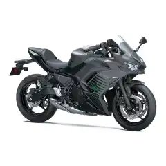 <p data-end="764" data-start="393"><strong data-end="415" data-start="393">Kawasaki Ninja 650</strong> er en allsidig og lettkj&oslash;rt sportssykkel som kombinerer sporty design med komfortabel ergonomi og moderne teknologi. Med <strong data-end="567" data-start="537">649 cc parallelltwin-motor</strong>, <strong data-end="584" data-start="569">TFT-display</strong>, <strong data-end="603" data-start="586">LED-belysning</strong> og <strong data-end="633" data-start="607">KTRC traksjonskontroll</strong> leverer den en smidig, presis og engasjerende kj&oslash;reopplevelse &ndash; perfekt for b&aring;de pendling, hverdagsbruk og aktiv landeveiskj&oslash;ring.</p>
