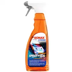 Keramisk sprayforsegling som sprayes p&aring; umiddelbart etter vask, mens bilen fortsatt er v&aring;t. Spray over hele bilen og skyll. Gir en ekstremt perleeffekt og styrker enhver keramisk beskyttelse.<br />
 
<p>Sonax Spray and Seal er perfekt for folk p&aring; farten og som en ekstra lakkforsegling mellom voksingene. Spray og skyll av for &aring; lage en vannavvisende forsegling p&aring; lakkoverflater. Sonax spray &amp; Seal p&aring;f&oslash;res v&aring;t lakk og binder seg umiddelbart til underlaget n&aring;r du skyller med vann. Enklere blir det ikke og effekten m&aring; bare oppleves. dette f&oslash;les n&aelig;rmest som magi.</p>

<p></p>

<p>Lakken blir umiddeltbar glatt og vannet perler umiddelbart av. Bilen blir langt lettere &aring; holde ren og ikke minst t&oslash;rkingen er gjort unna p&aring; rekordtid.</p>
