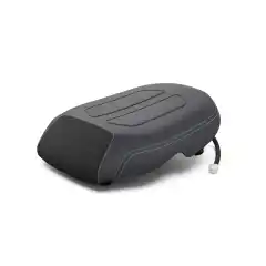 Nyt det beste fra TRACER 9 passasjerturer med det oppvarmet<br />
passasjersete, med en fast skumbase dekket med dobbelt materiale.<br />
Integrert varmekontroll er lett tilgjengelig for komfort p&aring; farten.