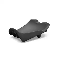 Det lave setet er designet eksklusivt for TRACER 7, og gj&oslash;r det lettere &aring; n&aring; i<br />
bakken. Plant f&oslash;ttene godt p&aring; bakken og f&oslash;l deg trygg.