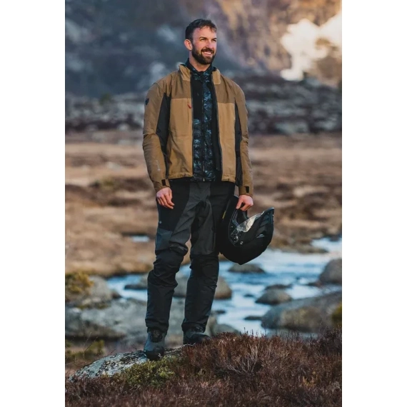 Jakke med sammen navn som buksen