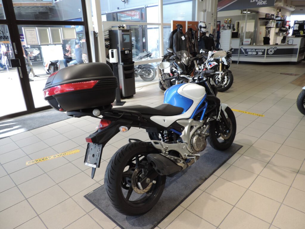 Suzuki SFV 650 Gladius-1 /Ukens bruktsykkel / BMW / Yamaha / MC / Motorsykkel / MC-tur / MC tur / Speed Motorcenter / Sandefjord 