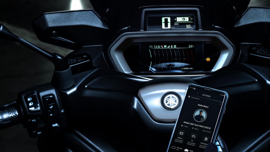 Yamaha-XMAX-Tech-Max-300-Display-2023