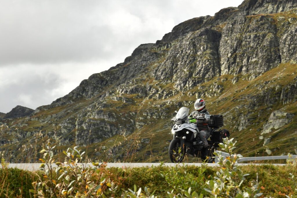 Motorsyklist ved Bitihorn under Touringtreffet. – Speed Motorcenter, Touringtreffet, Speed MC, Beitostølen, MC