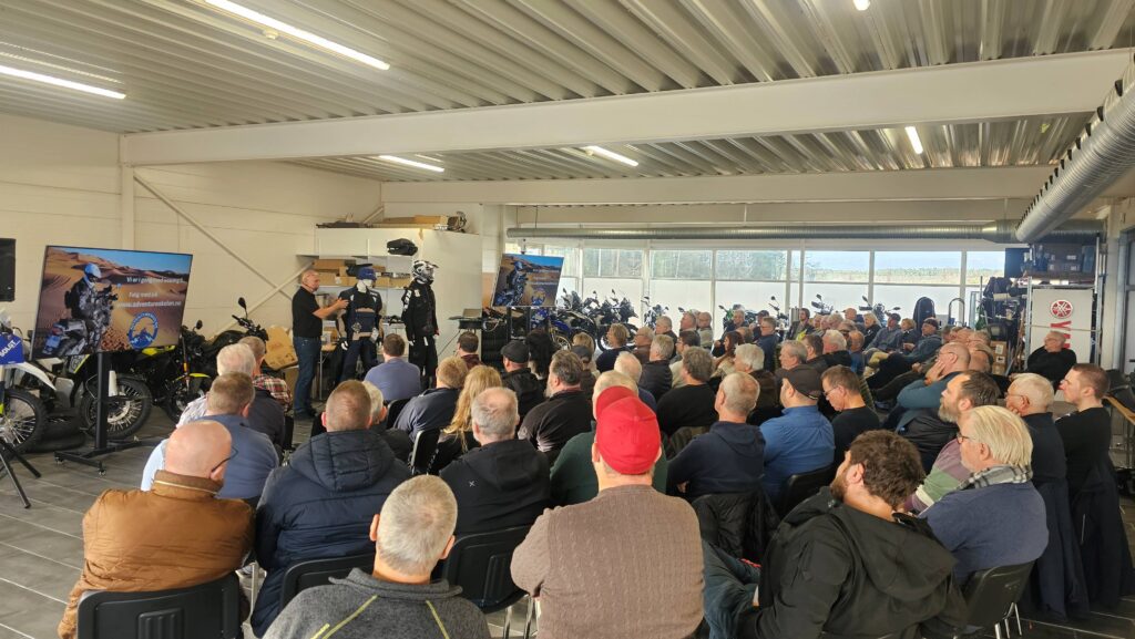 Full sal på Speed Motorcenter for Kickoff møte, Speed Motorcenter, Speedmc, MC,Sandefjord, Adventureskolen